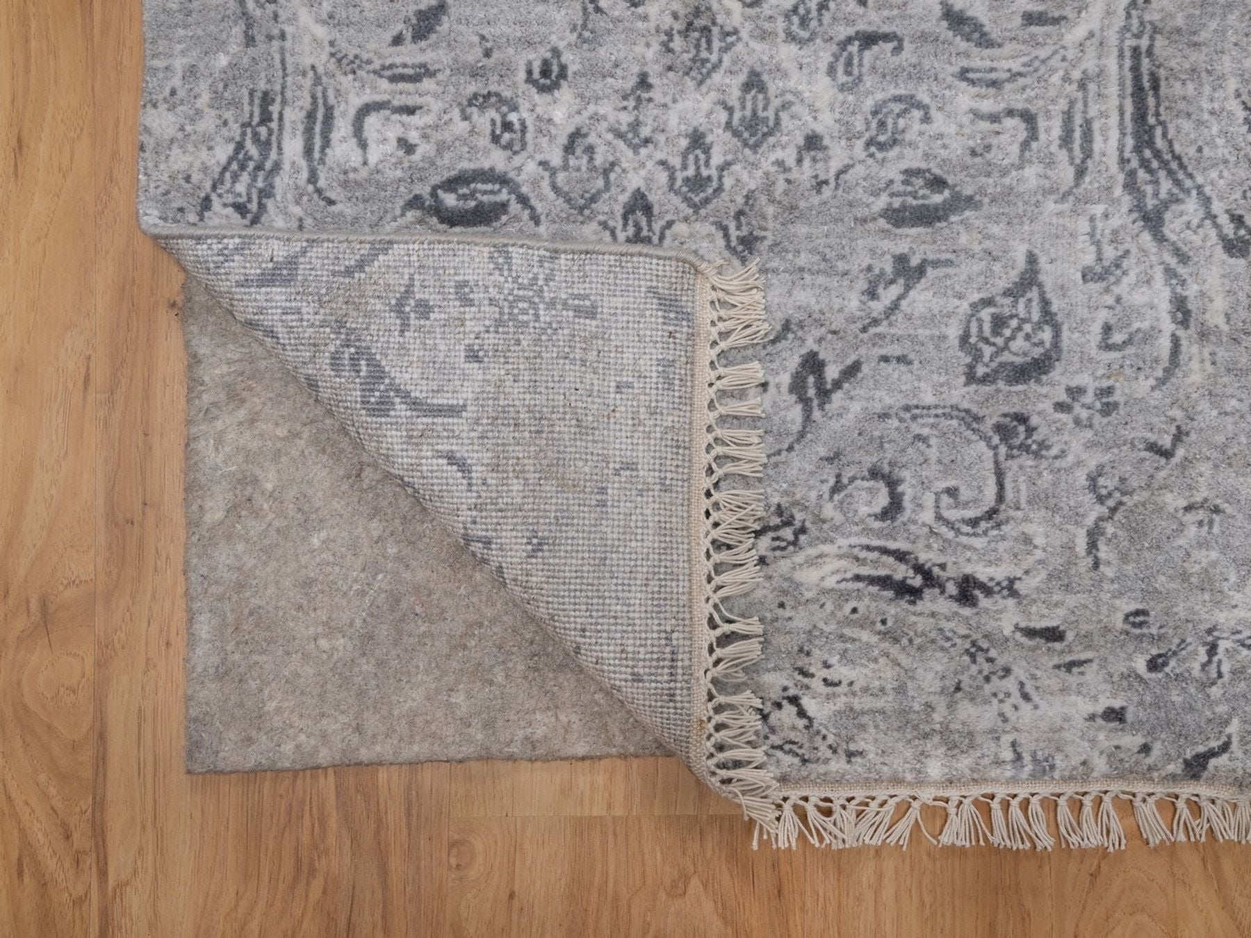 Transitional hand-knotted wool/silk rug in Gray, 1'11" x 3' — SKU O092318 (view 3)