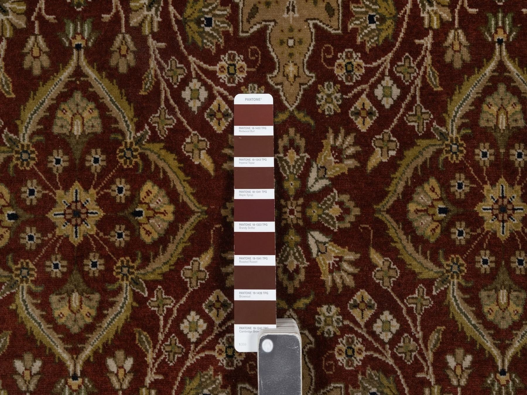 Kashan Fine Oriental hand-knotted wool rug in Red & Ivory, 5' x 7'2" — SKU O092326 (view 4)