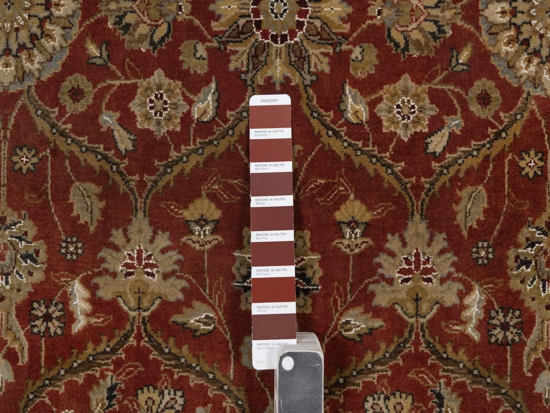 Fine Oriental hand-knotted wool/silk rug in Red & Beige, 5'6" x 7'9" — SKU O092327 (view 4)