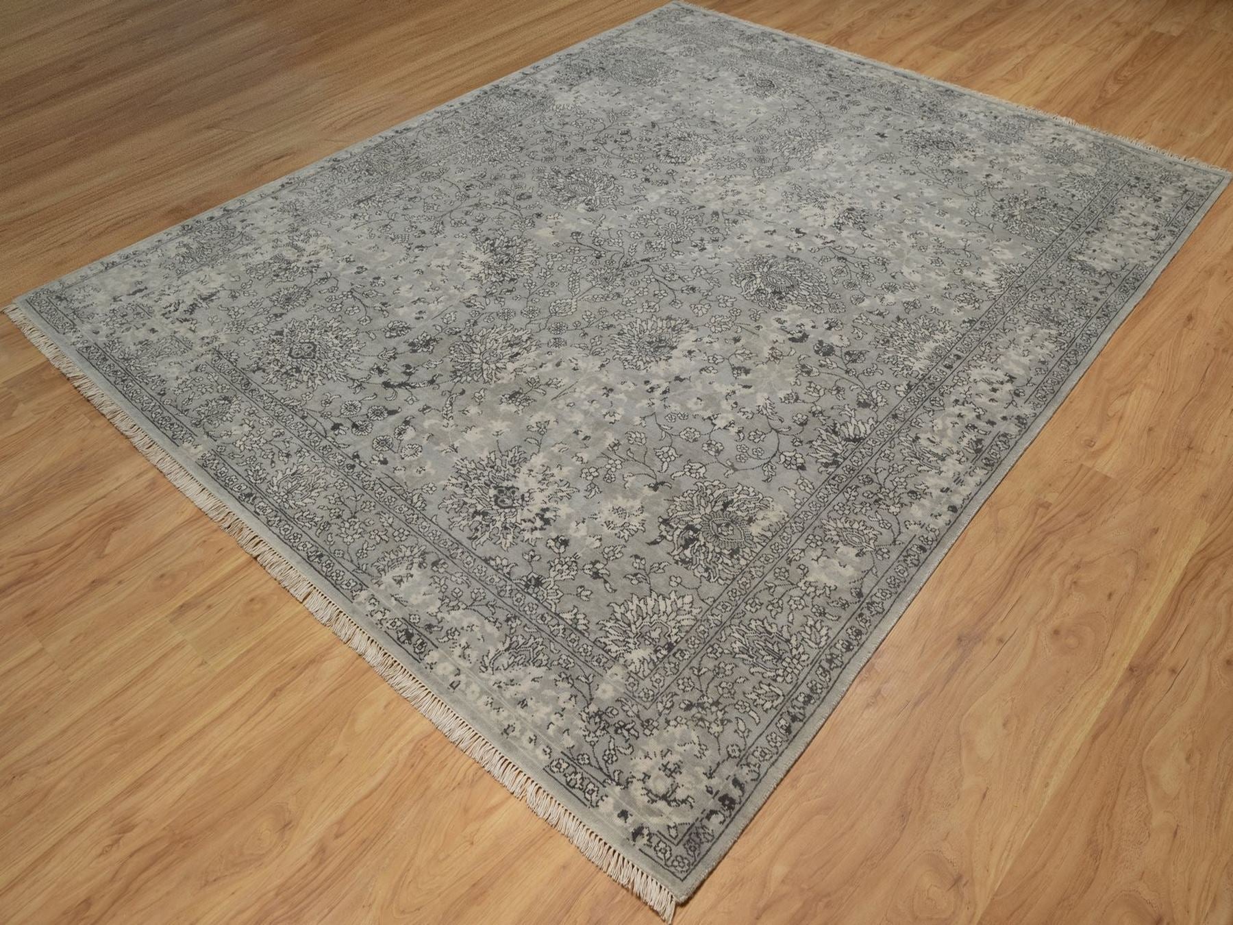 Kashan Transitional hand-knotted wool rug in Gray, 8' x 10'1" — SKU O092370 (view 3)