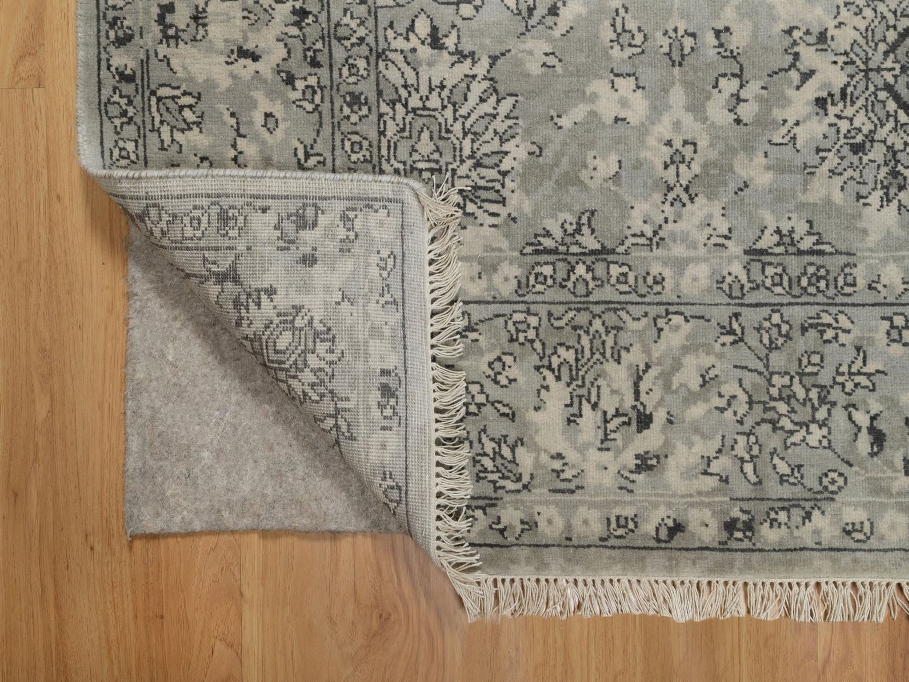 Kashan Transitional hand-knotted wool rug in Gray, 8' x 10'1" — SKU O092370 (view 4)