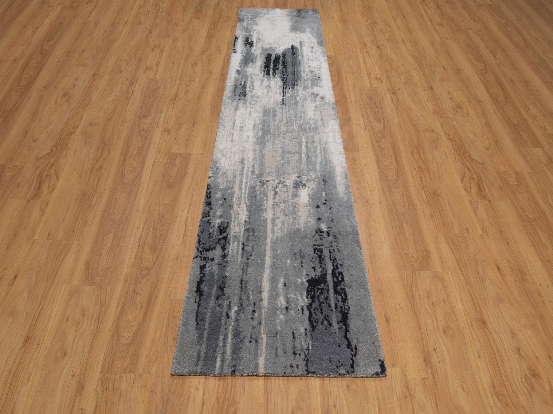 Modern / Contemporary hand-knotted wool/silk runner in Gray, 2'6" x 11'10" — SKU O092381 (view 2)