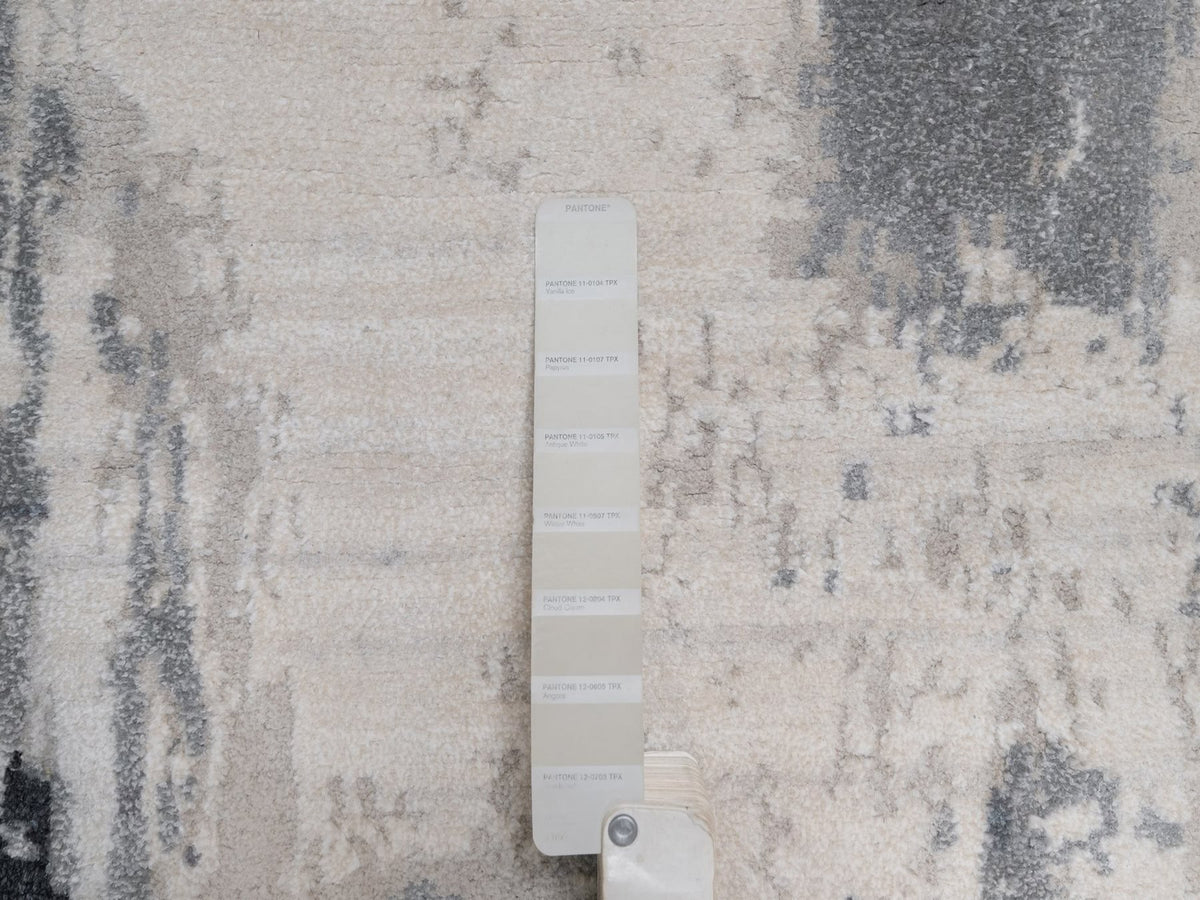 Modern / Contemporary hand-knotted wool/silk runner in Gray, 2'6" x 11'10" — SKU O092381 (view 4)