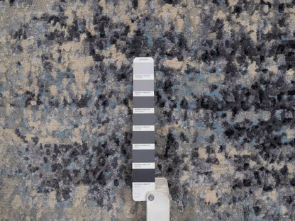 Modern / Contemporary hand-knotted wool/silk rug in Gray, 3'10" x 5'11" — SKU O092384 (view 4)