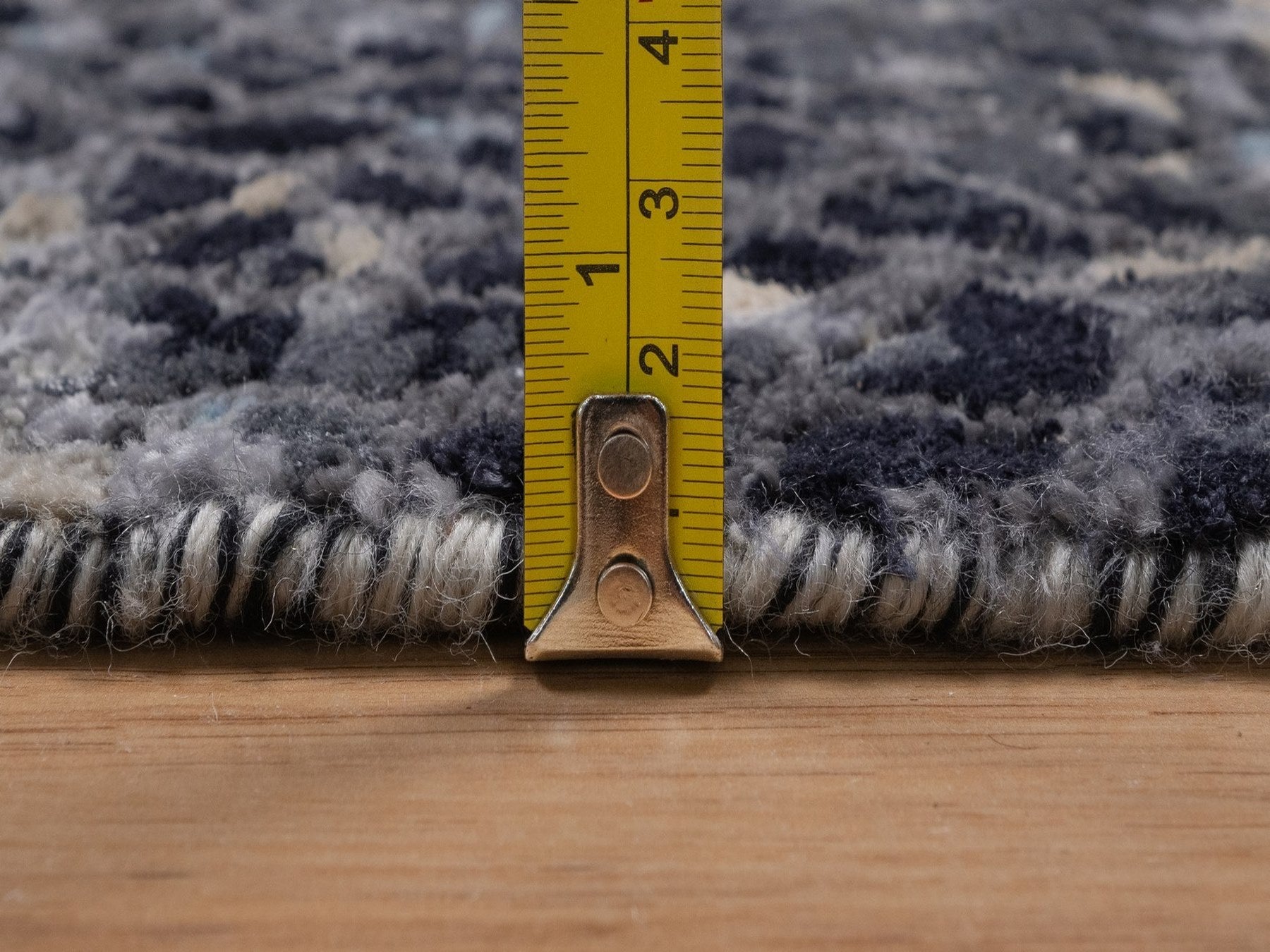 Modern / Contemporary hand-knotted wool/silk rug in Gray, 3'10" x 5'11" — SKU O092384 (view 7)