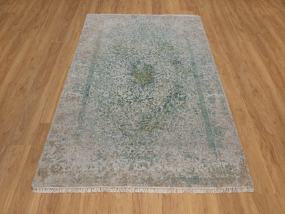 Green 5'0" x 7'2" Modern and Contemporary Hand knotted Wool/Silk Rug - Sku: O092385