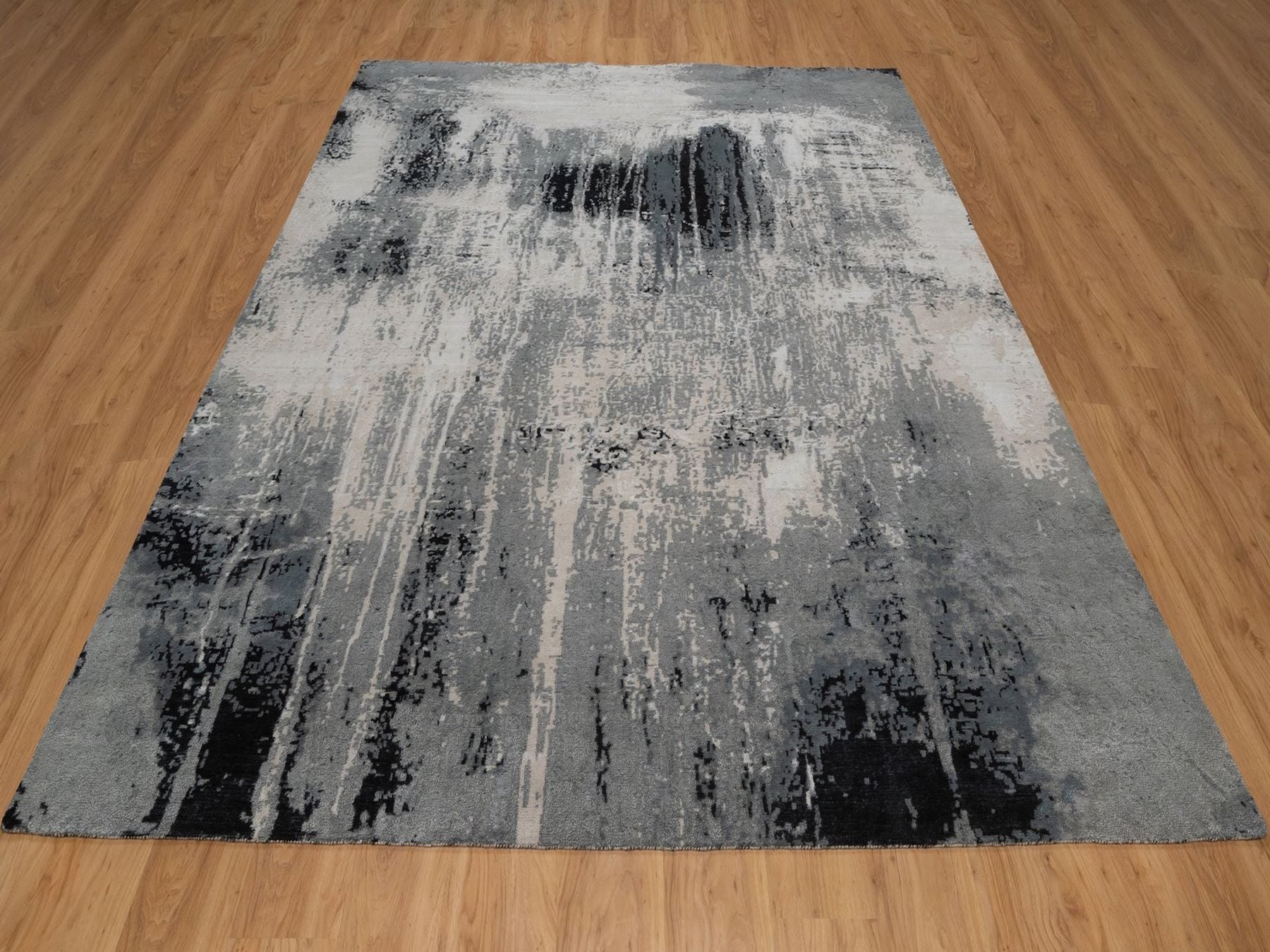 Modern / Contemporary hand-knotted wool/silk rug in Ivory, 8'1" x 10'1" — SKU O092387 (view 2)