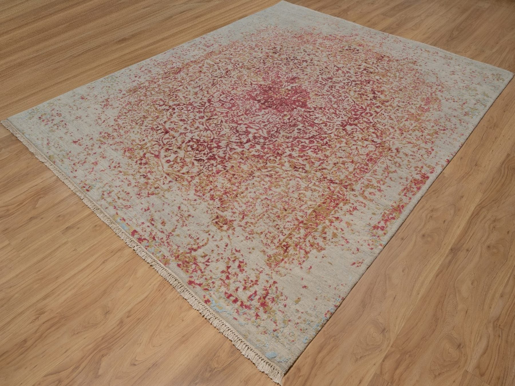 Modern / Contemporary hand-knotted wool/silk rug in Pink, 7'11" x 9'10" — SKU O092390 (view 3)