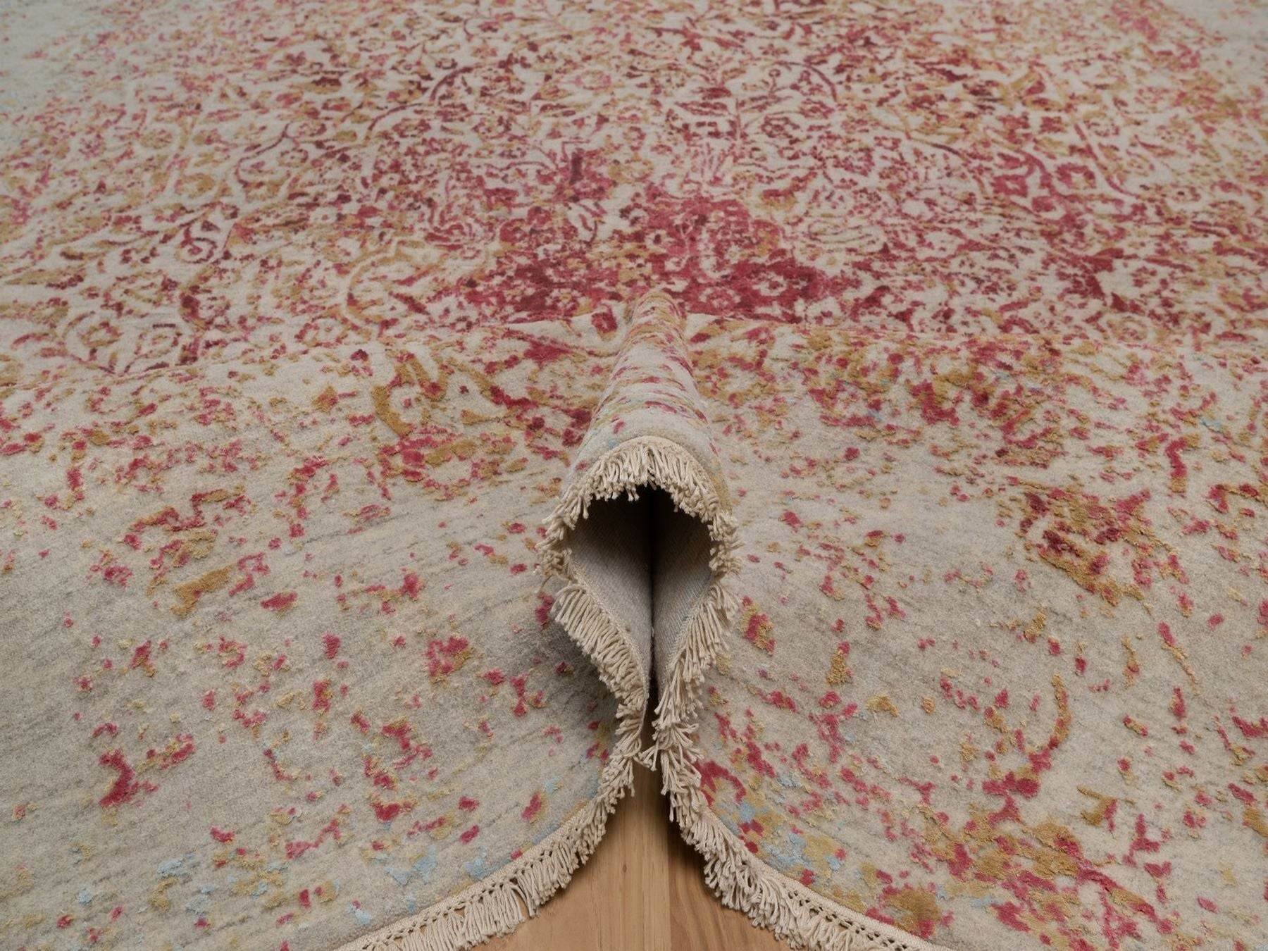 Modern / Contemporary hand-knotted wool/silk rug in Pink, 7'11" x 9'10" — SKU O092390 (view 5)