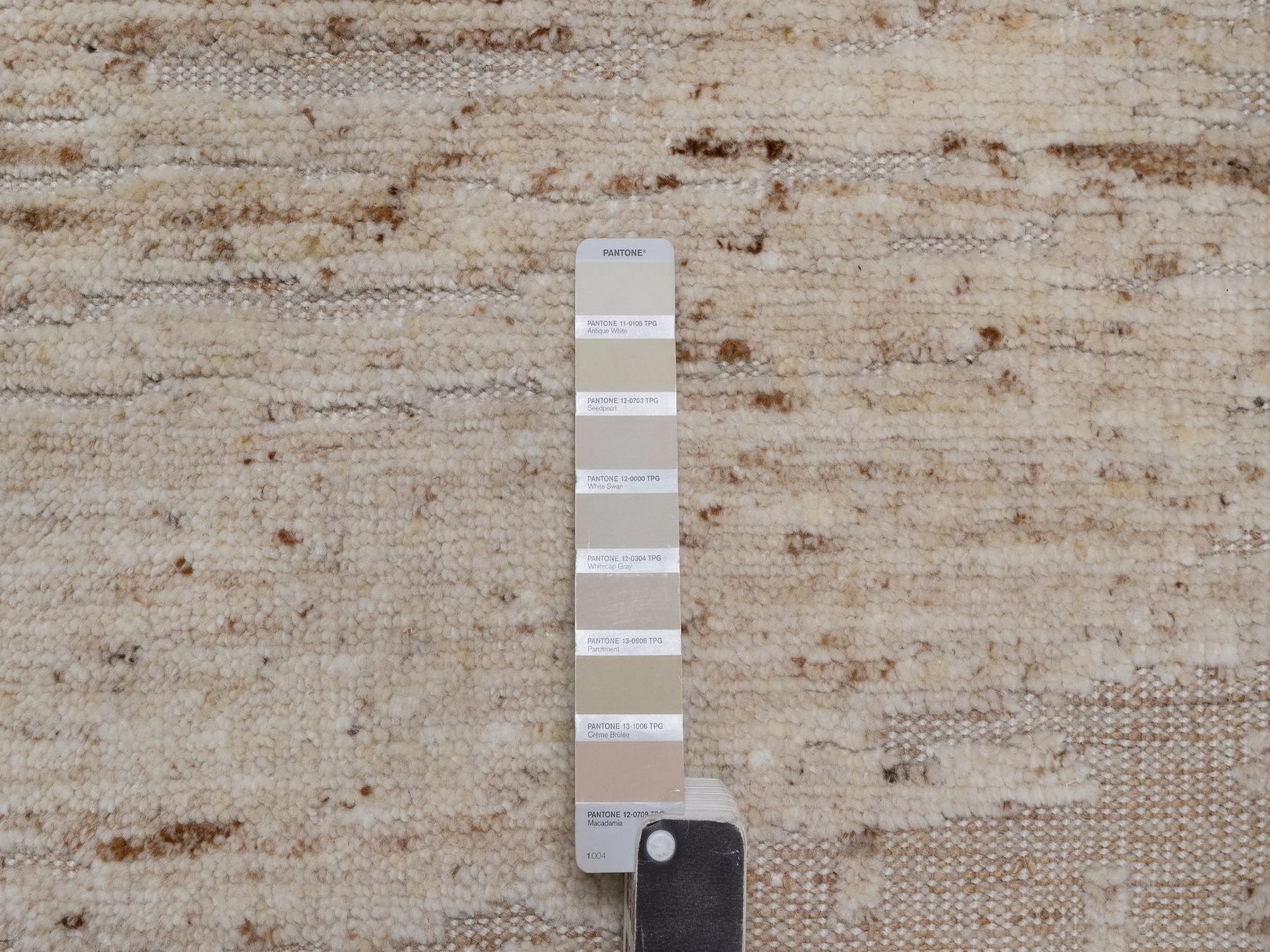 Modern / Contemporary hand-knotted wool rug in Ivory, 8' x 8' — SKU O092392 (view 7)