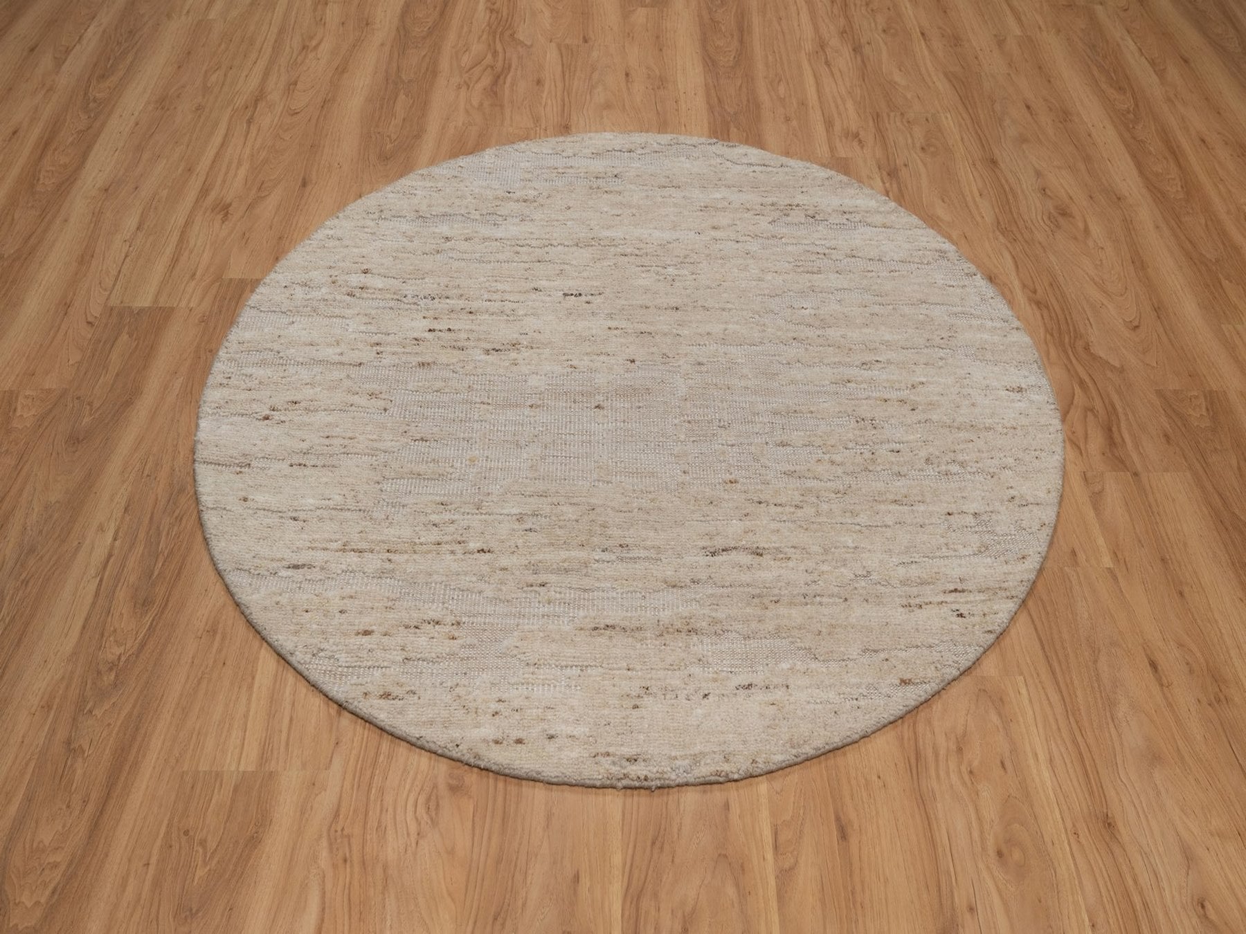 Ivory 5'0" x 5'0" Modern and Contemporary Hand knotted Wool Rug - Sku: O092394