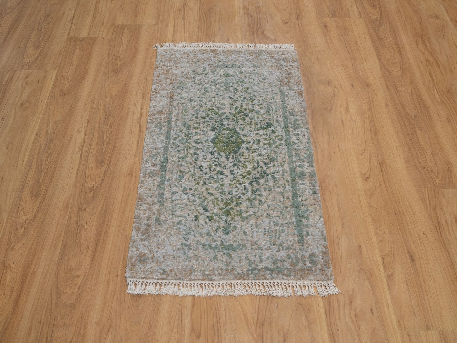 Green 2'0" x 3'1" Modern and Contemporary Hand knotted Wool/Silk Rug - Sku: O092395