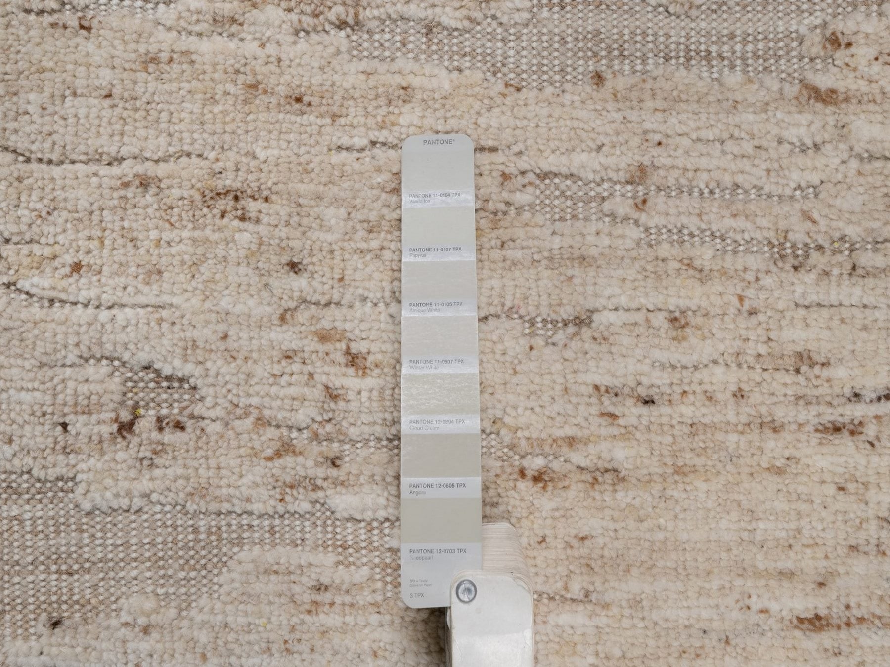 Modern / Contemporary hand-knotted wool runner in Ivory, 2'8" x 12'1" — SKU O092397 (view 4)
