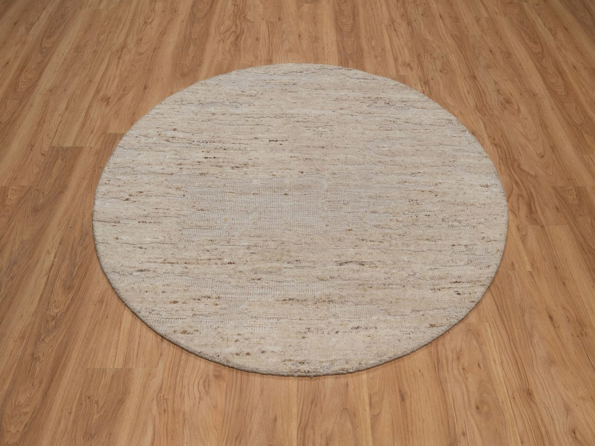 Modern / Contemporary hand-knotted wool rug in Ivory, 4'11" x 4'11" — SKU O092398 (view 2)