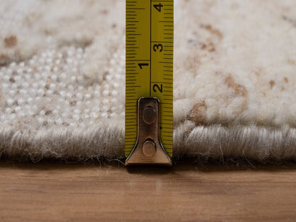 Modern / Contemporary hand-knotted wool rug in Ivory, 4'11" x 4'11" — SKU O092398 (view 7)