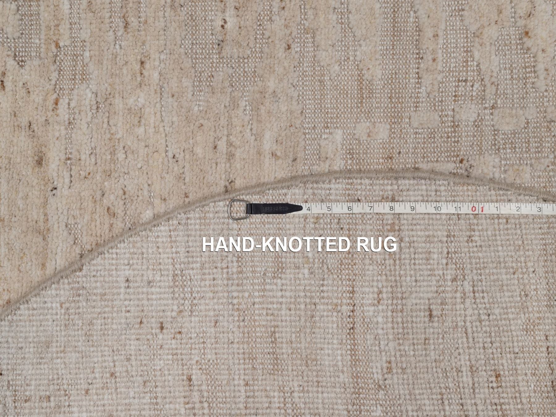 Modern / Contemporary hand-knotted wool rug in Ivory, 4'11" x 4'11" — SKU O092398 (view 8)