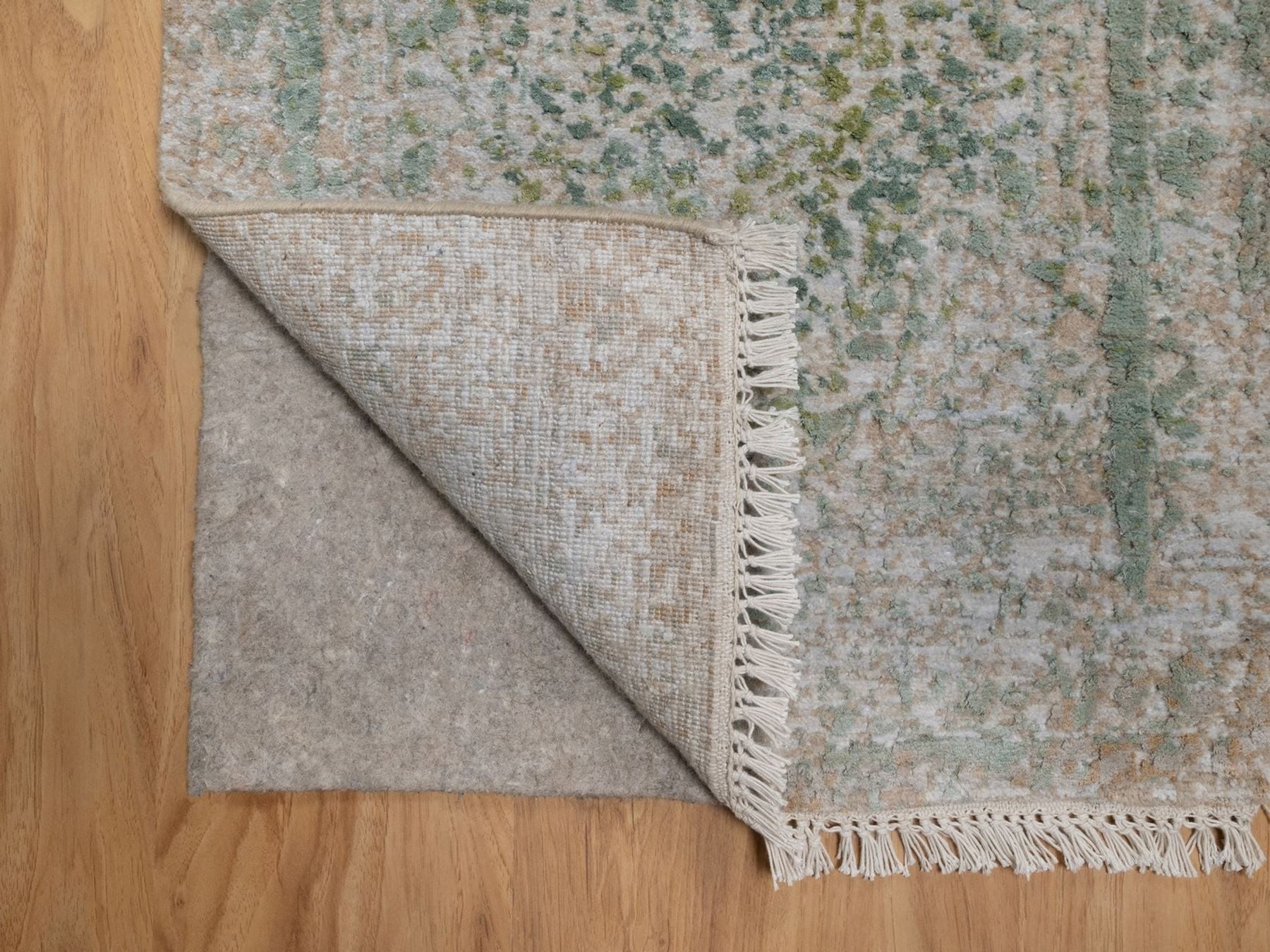 Modern / Contemporary hand-knotted wool/silk rug in Green, 1'11" x 3'1" — SKU O092400 (view 3)