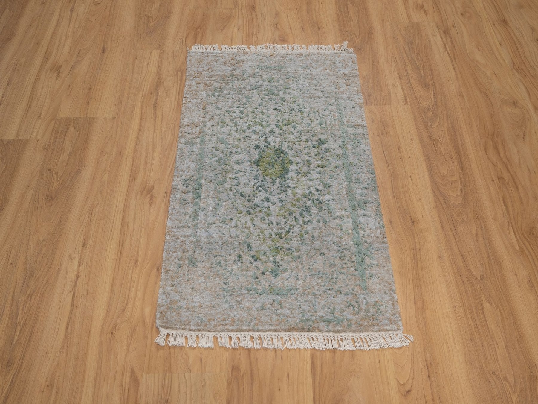 Green 2'0" x 3'1" Modern and Contemporary Hand knotted Wool/Silk Rug - Sku: O092401
