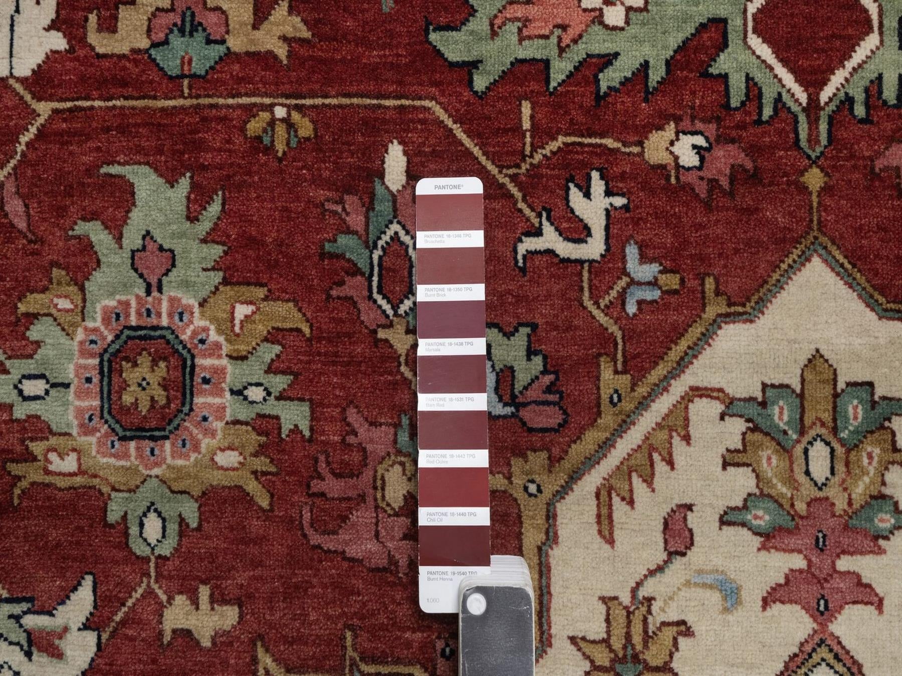 Heriz Heriz hand-knotted wool rug in Red, 9'1" x 12'2" — SKU O092422 (view 7)