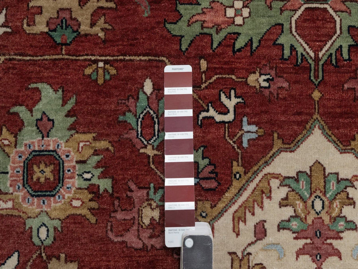 Heriz Heriz hand-knotted wool rug in Red, 8'11" x 12'1" — SKU O092423 (view 7)