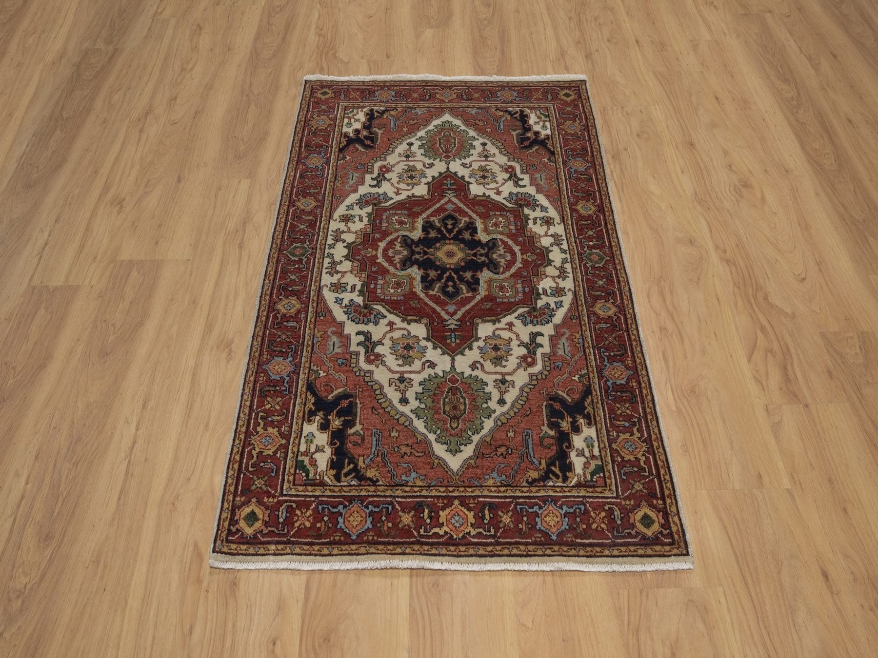 Heriz Heriz hand-knotted wool rug in Ivory & Red, 3'1" x 5'1" — SKU O092441 (view 2)