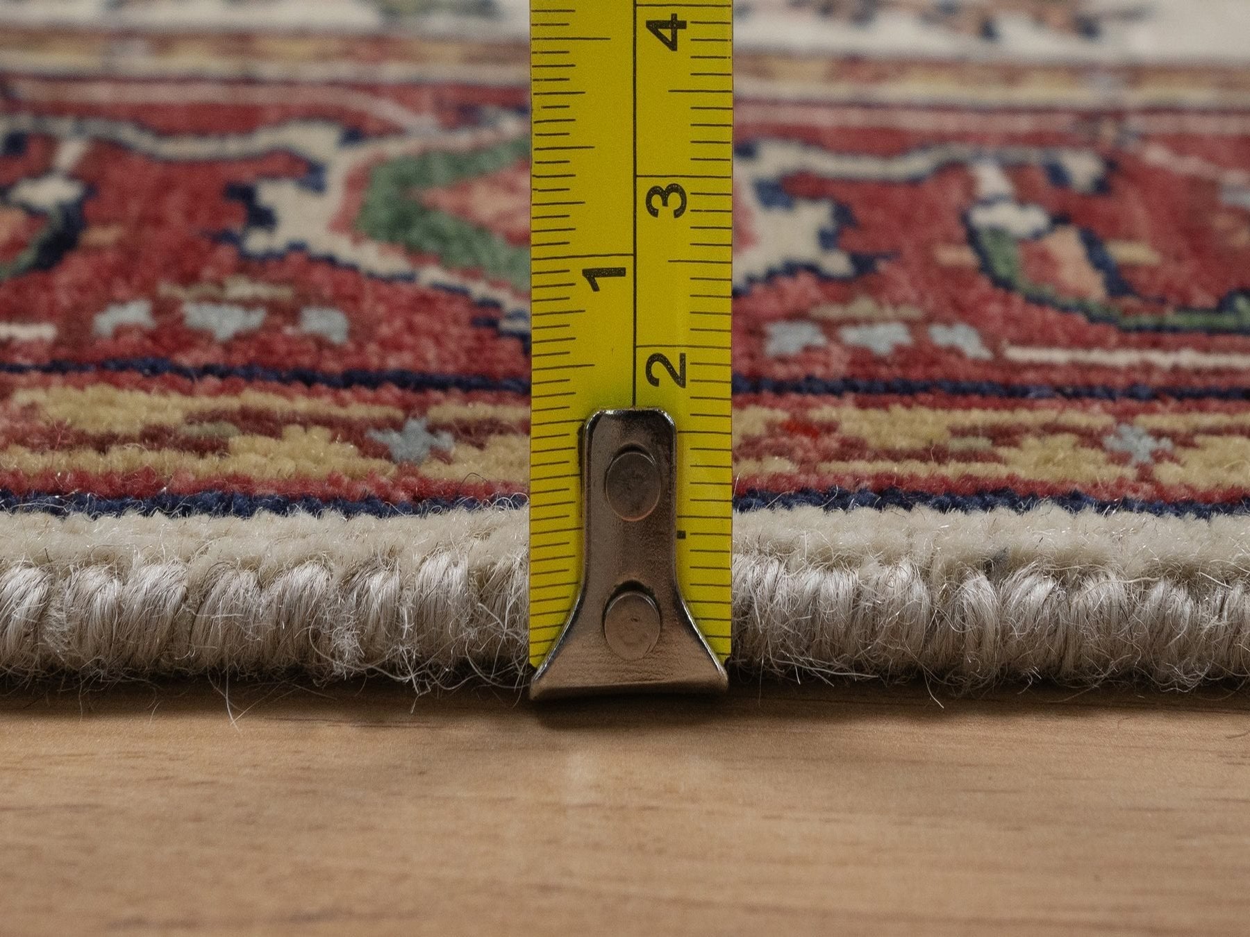 Heriz Heriz hand-knotted wool rug in Ivory & Red, 3'1" x 5'1" — SKU O092441 (view 7)