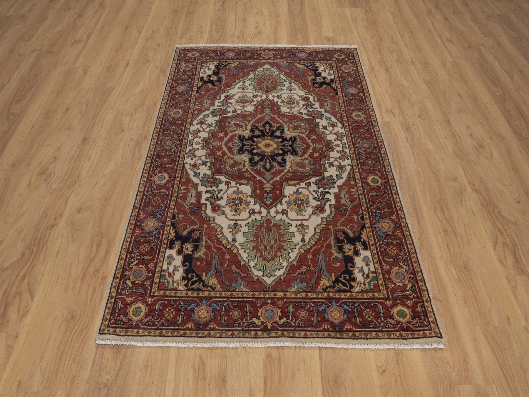 Heriz Heriz hand-knotted wool rug in Ivory & Red, 4'1" x 6'2" — SKU O092446 (view 2)
