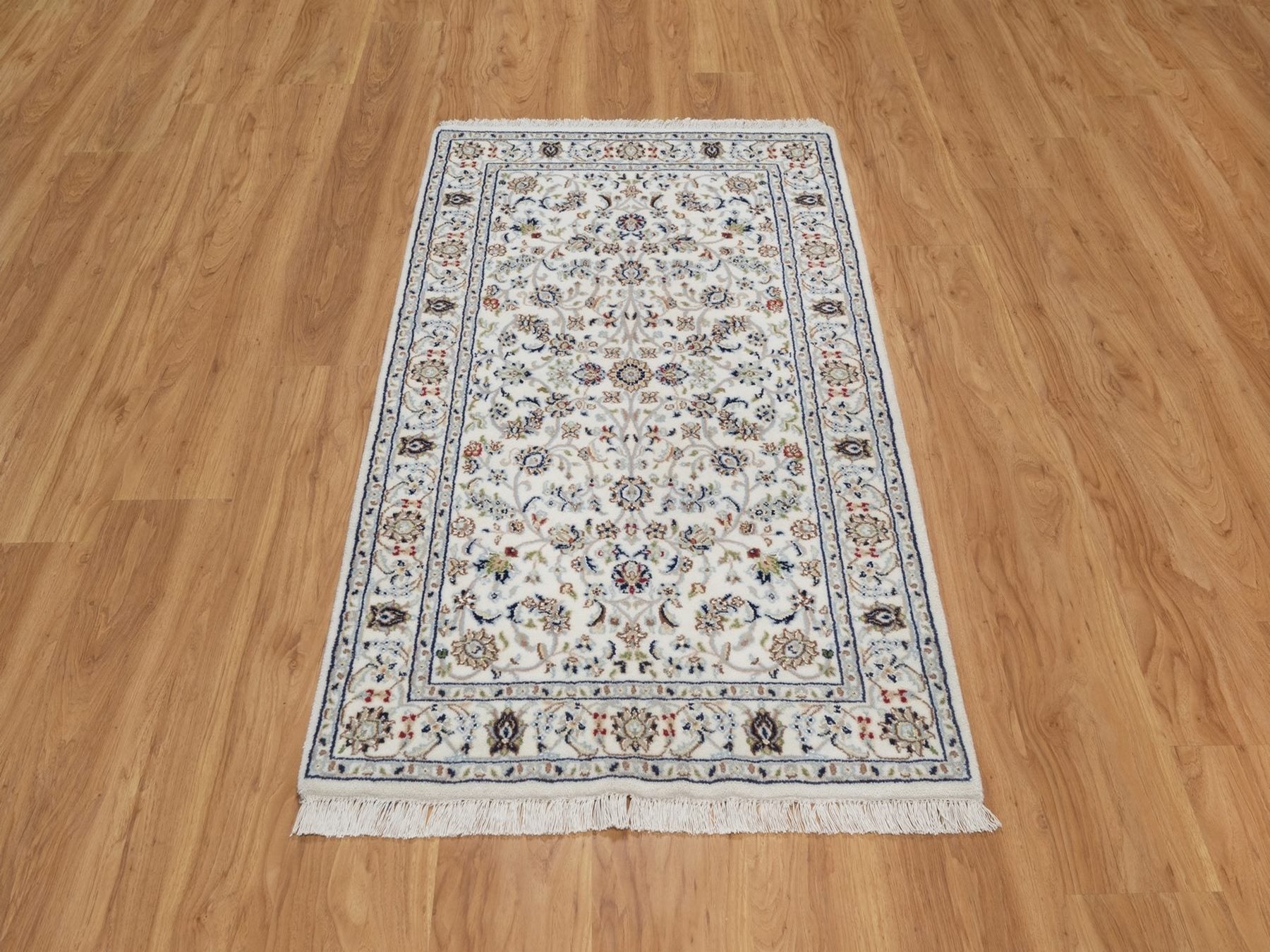 Ivory 3'0" x 5'2" Fine Oriental Hand knotted Wool/Silk Rug - Sku: O092467