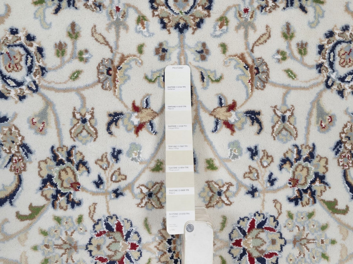 Nain Fine Oriental hand-knotted wool/silk rug in Ivory, 5'2" x 5'2" — SKU O092504 (view 4)