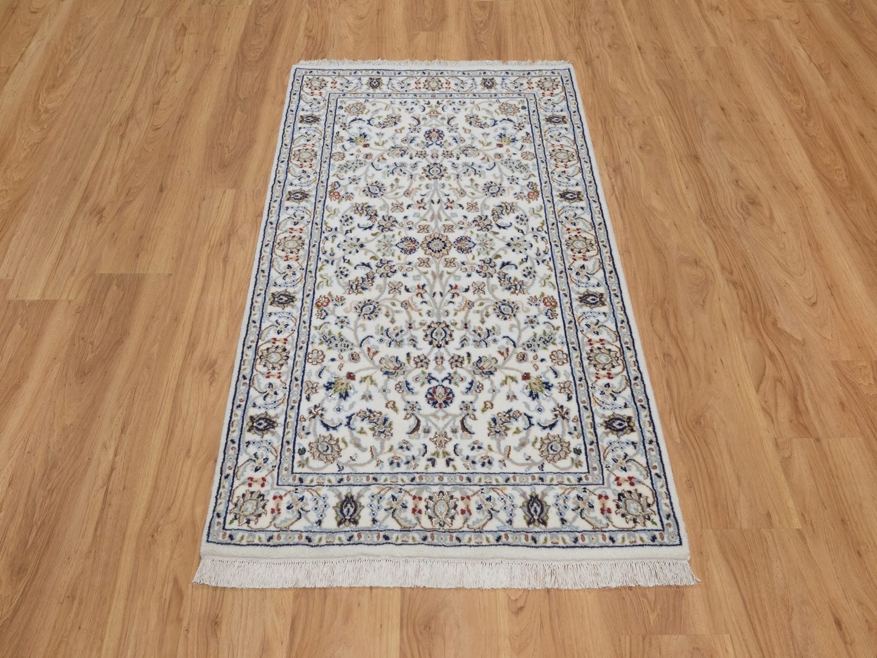 Ivory 3'1" x 5'3" Fine Oriental Hand knotted Wool/Silk Rug - Sku: O092514