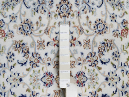 Nain Fine Oriental hand-knotted wool/silk rug in Ivory, 3'1" x 5'3" — SKU O092514 (view 4)