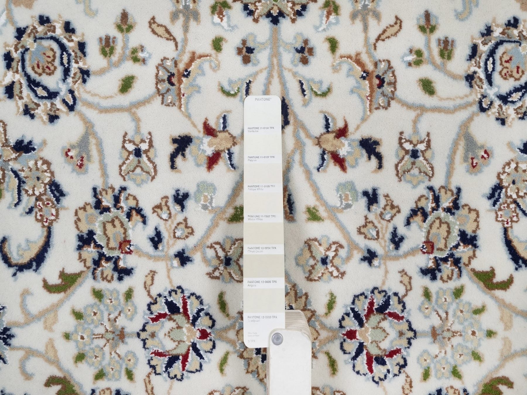 Nain Fine Oriental hand-knotted wool/silk rug in Ivory, 5' x 5'1" — SKU O092516 (view 4)