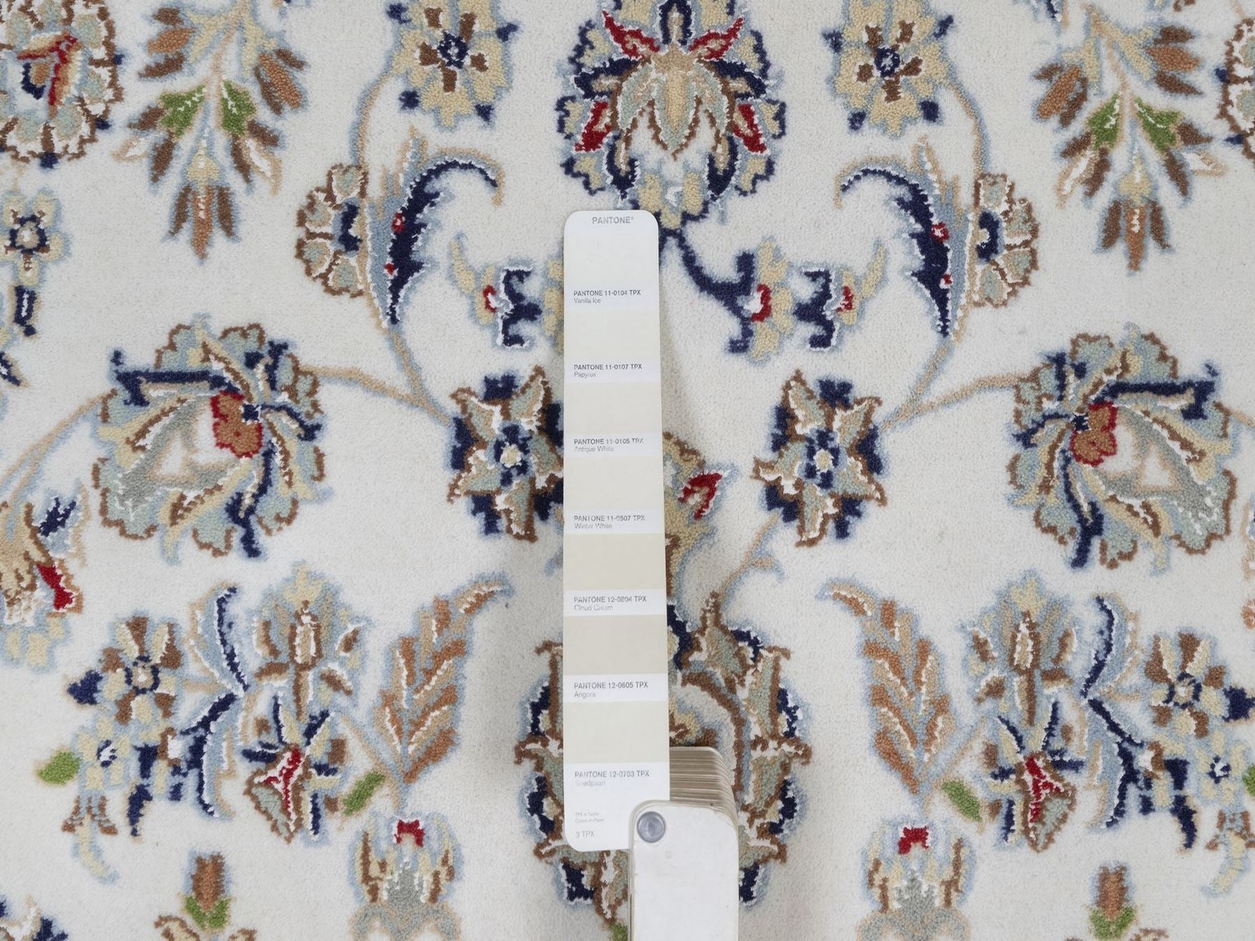 Nain Fine Oriental hand-knotted wool/silk rug in Ivory & Midnight Blue, 5'6" x 8'4" — SKU O092541 (view 4)