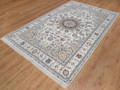 Ivory 5'10" x 9'1" Fine Oriental Hand knotted Wool/Silk Rug - Sku: O092572