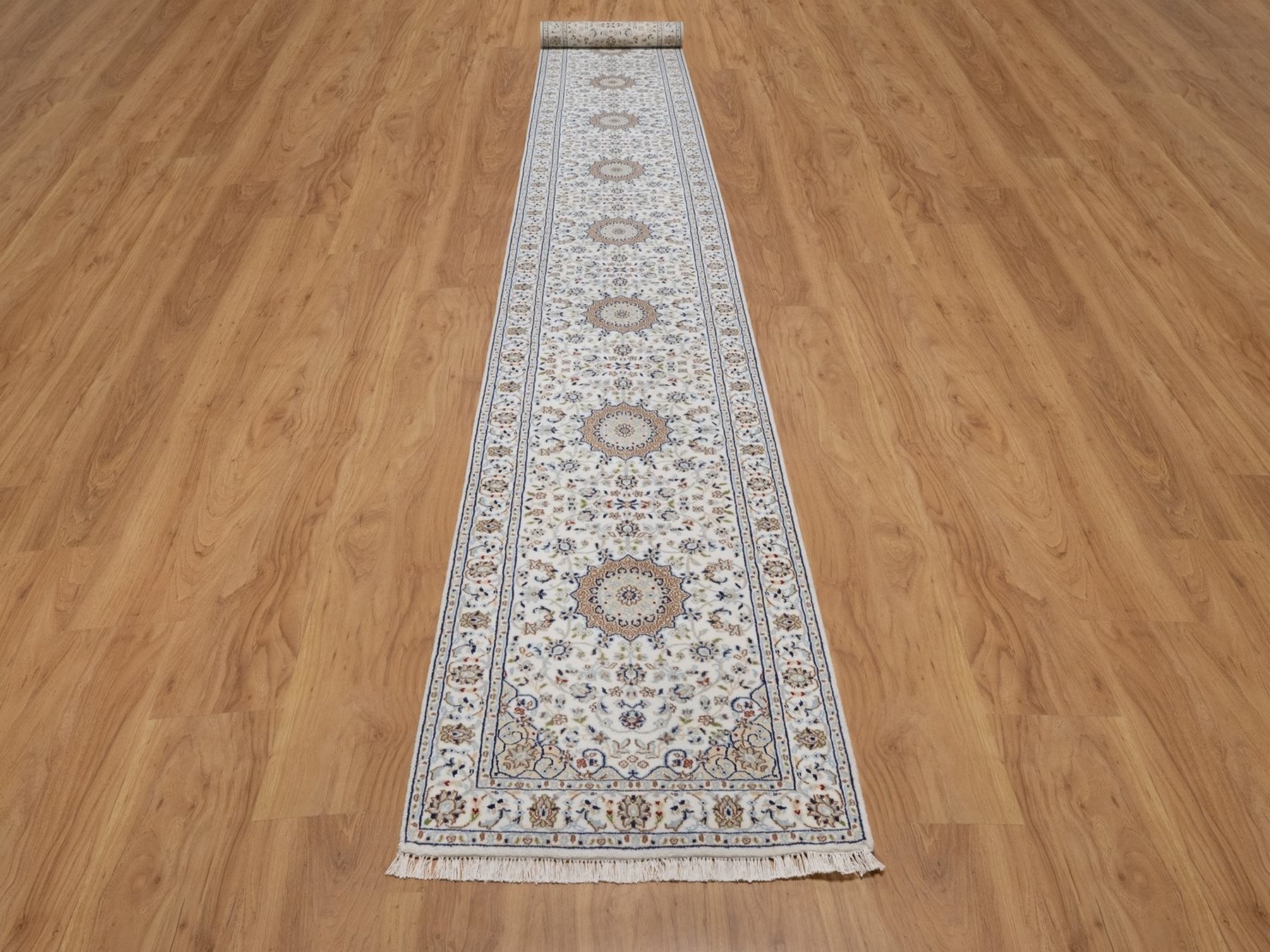 Ivory 2'9" x 20'2" Fine Oriental Hand knotted Wool/Silk Rug - Sku: O092590