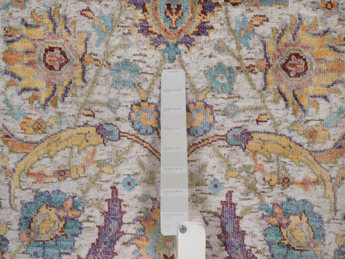 Transitional hand-knotted wool/silk rug in Ivory, 2' x 3' — SKU O092613 (view 4)
