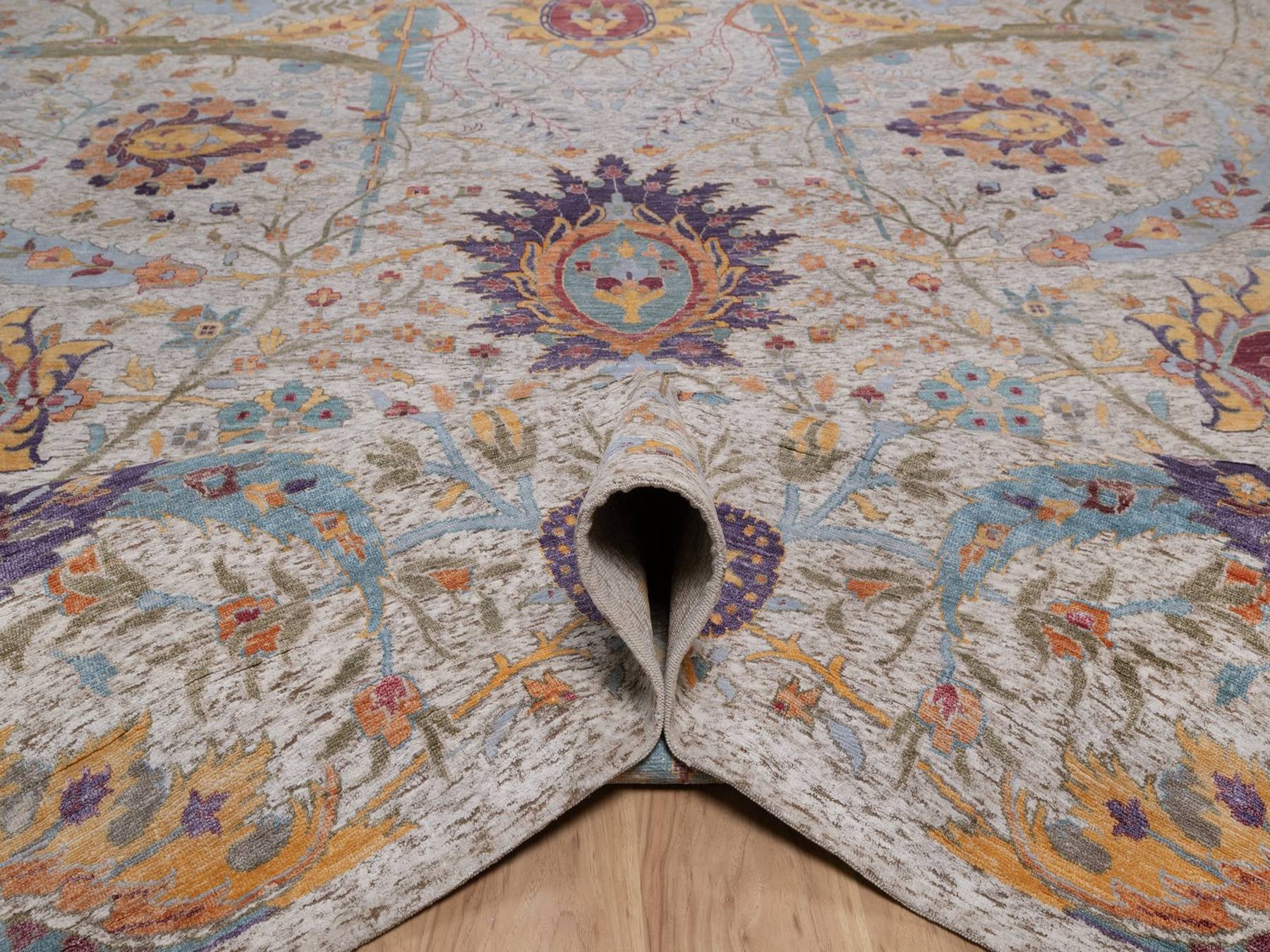 Transitional hand-knotted wool/silk rug in Ivory, 11'9" x 15'2" — SKU O092621 (view 5)