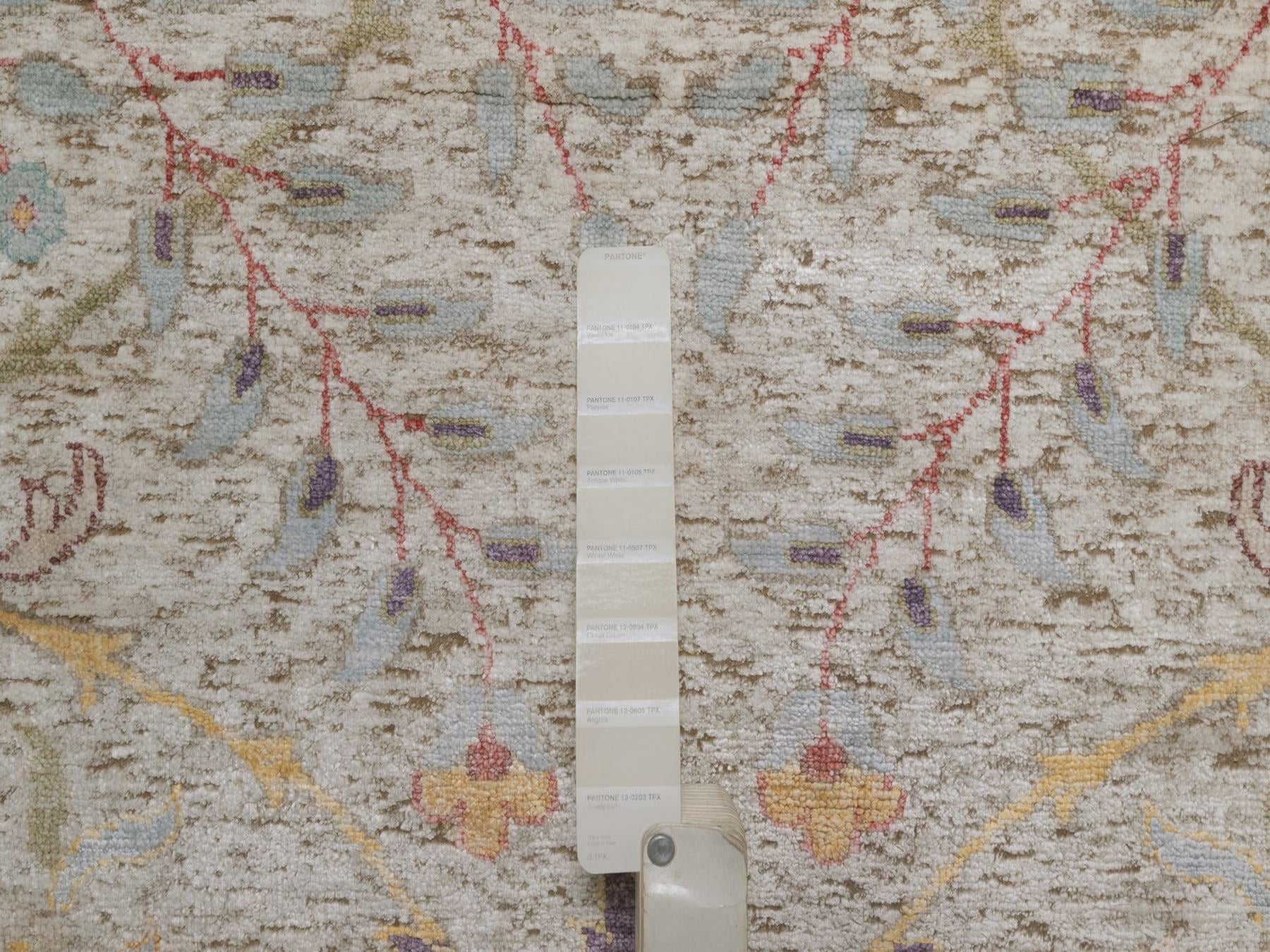 Transitional hand-knotted wool/silk rug in Ivory, 11'9" x 15'2" — SKU O092621 (view 7)