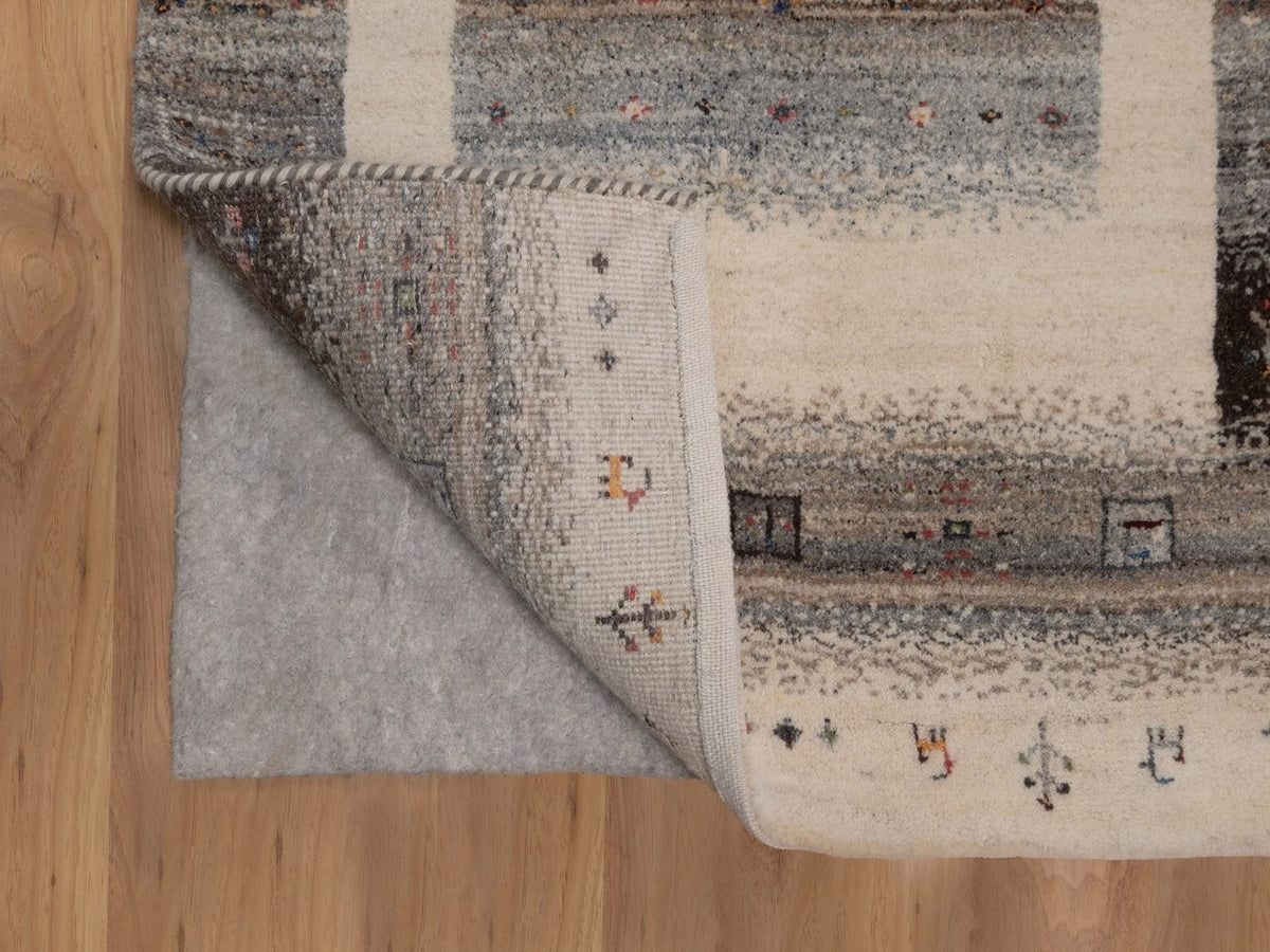 Gabbeh Modern / Contemporary hand-knotted wool rug in Ivory, 2'6" x 4'7", SKU O092624 (view 3)