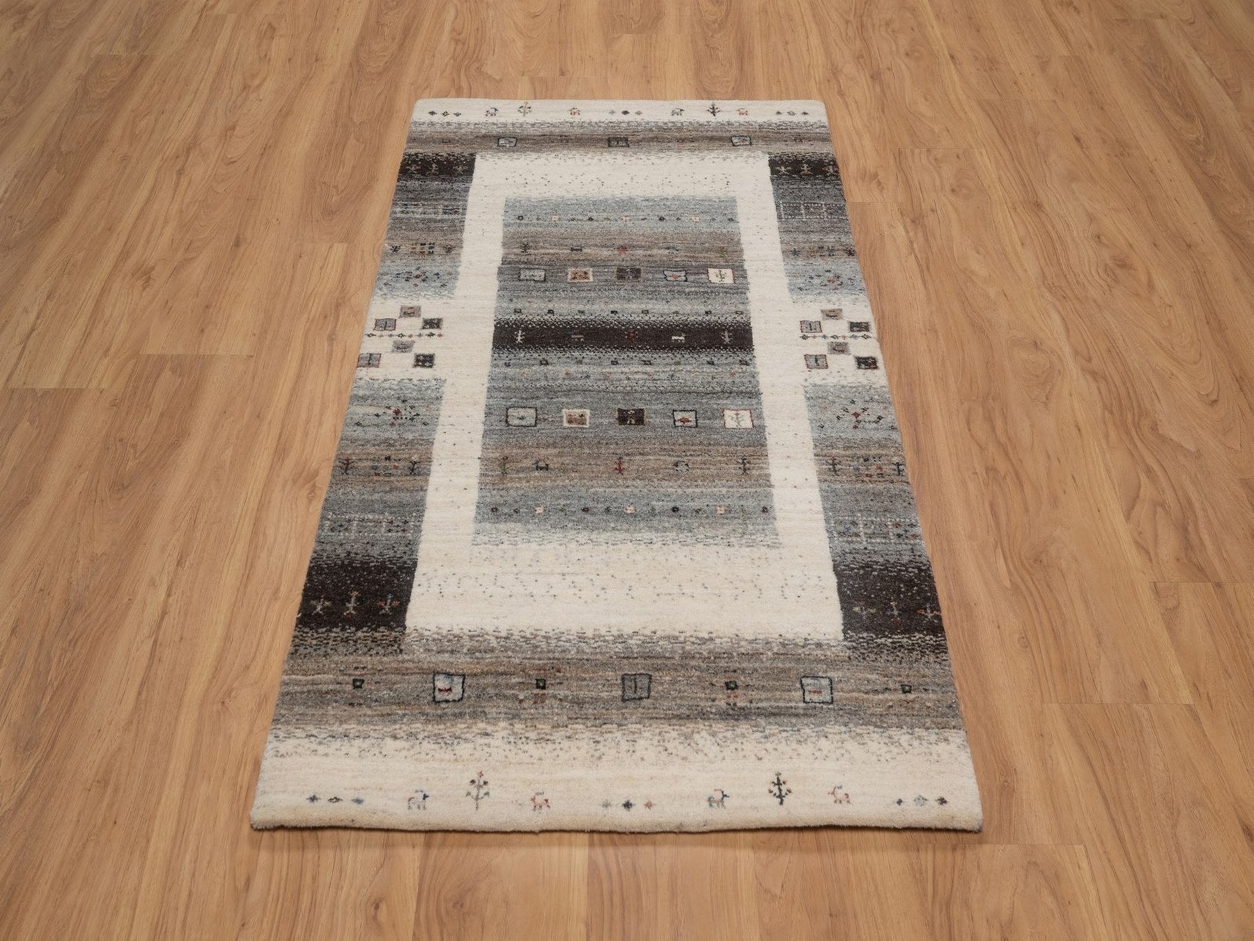Gabbeh Modern / Contemporary hand-knotted wool rug in Ivory, 2'10" x 5'4", SKU O092628 (view 2)