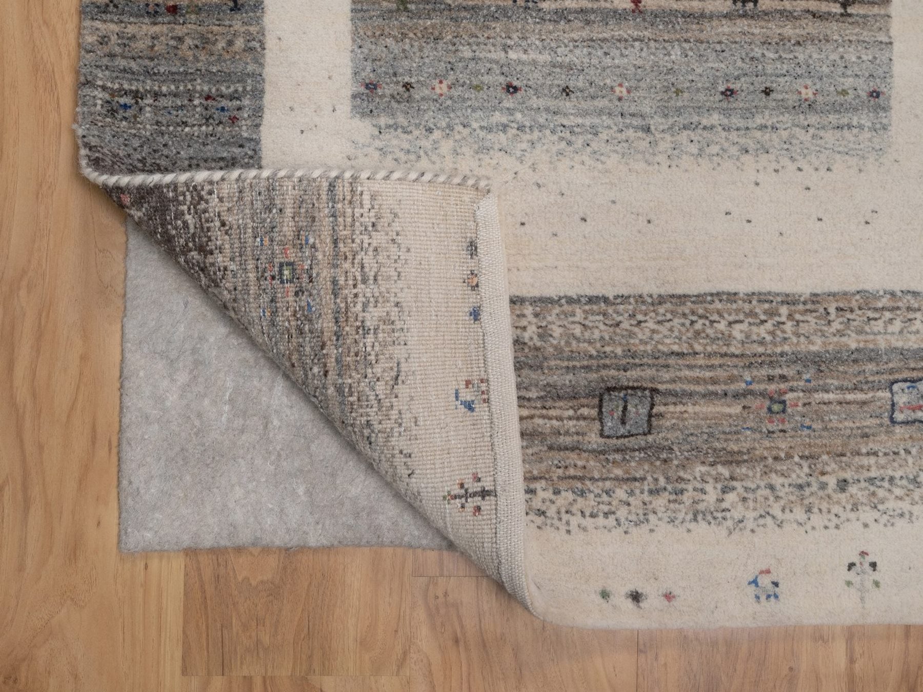 Gabbeh Modern / Contemporary hand-knotted wool rug in Ivory, 3' x 5'2", SKU O092629 (view 3)