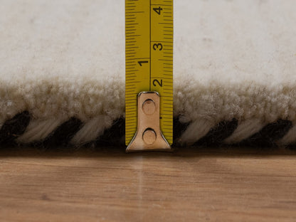 Gabbeh Modern / Contemporary hand-knotted wool rug in Ivory, 2'9" x 5'3", SKU O092630 (view 7)