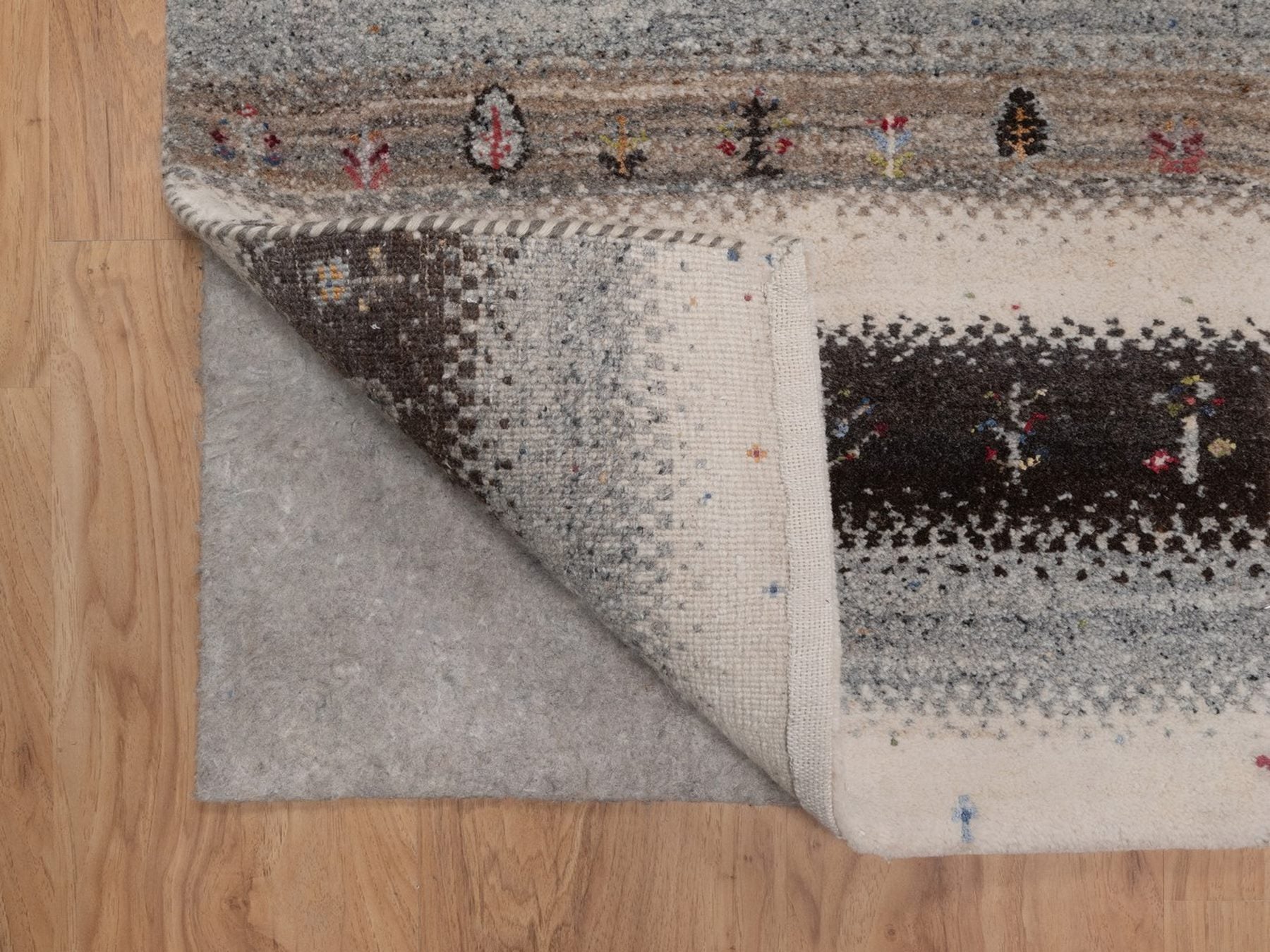 Gabbeh Modern / Contemporary hand-knotted wool rug in Ivory, 1'11" x 3', SKU O092632 (view 3)