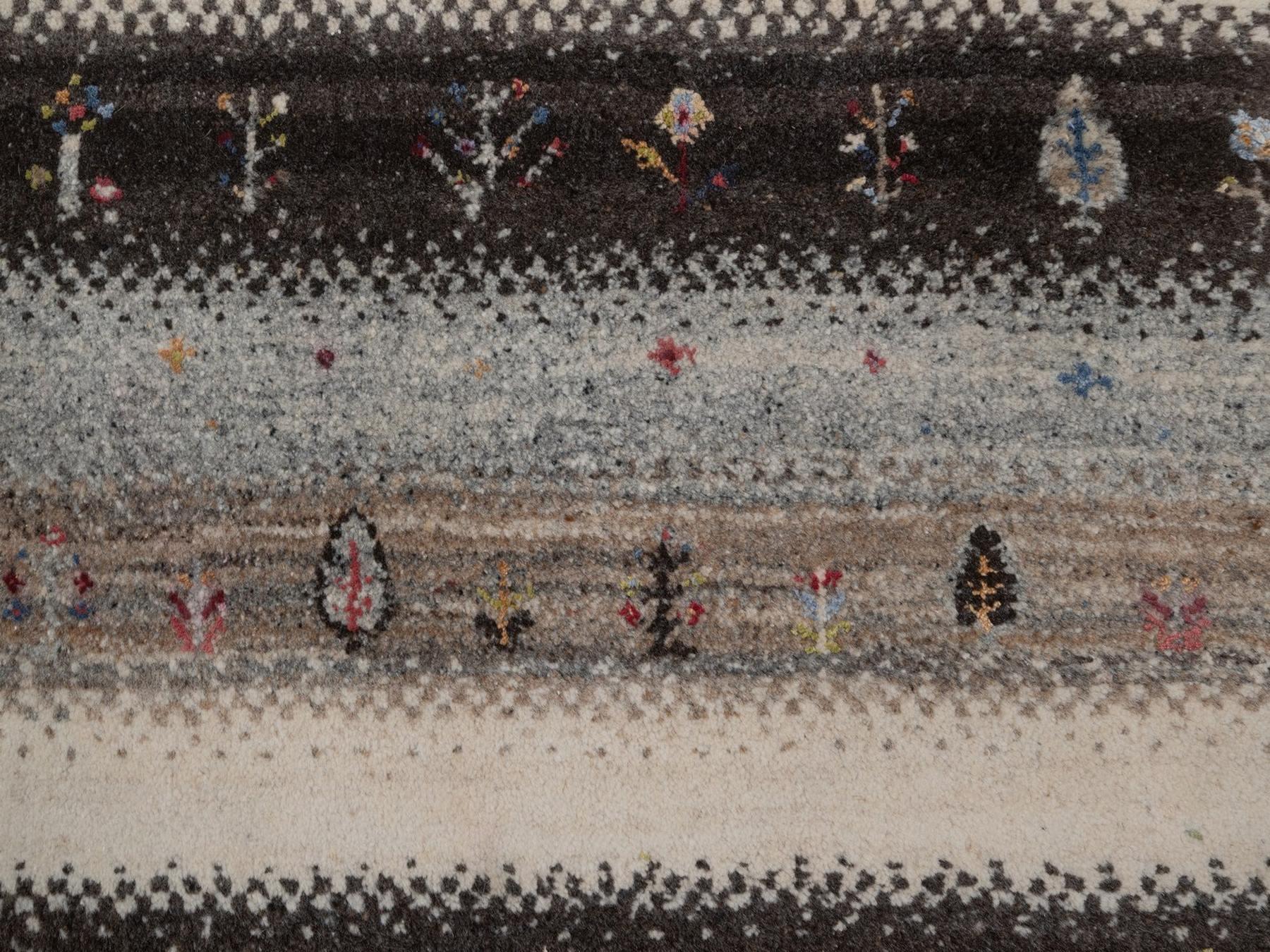 Gabbeh Modern / Contemporary hand-knotted wool rug in Ivory, 1'11" x 3', SKU O092632 (view 5)