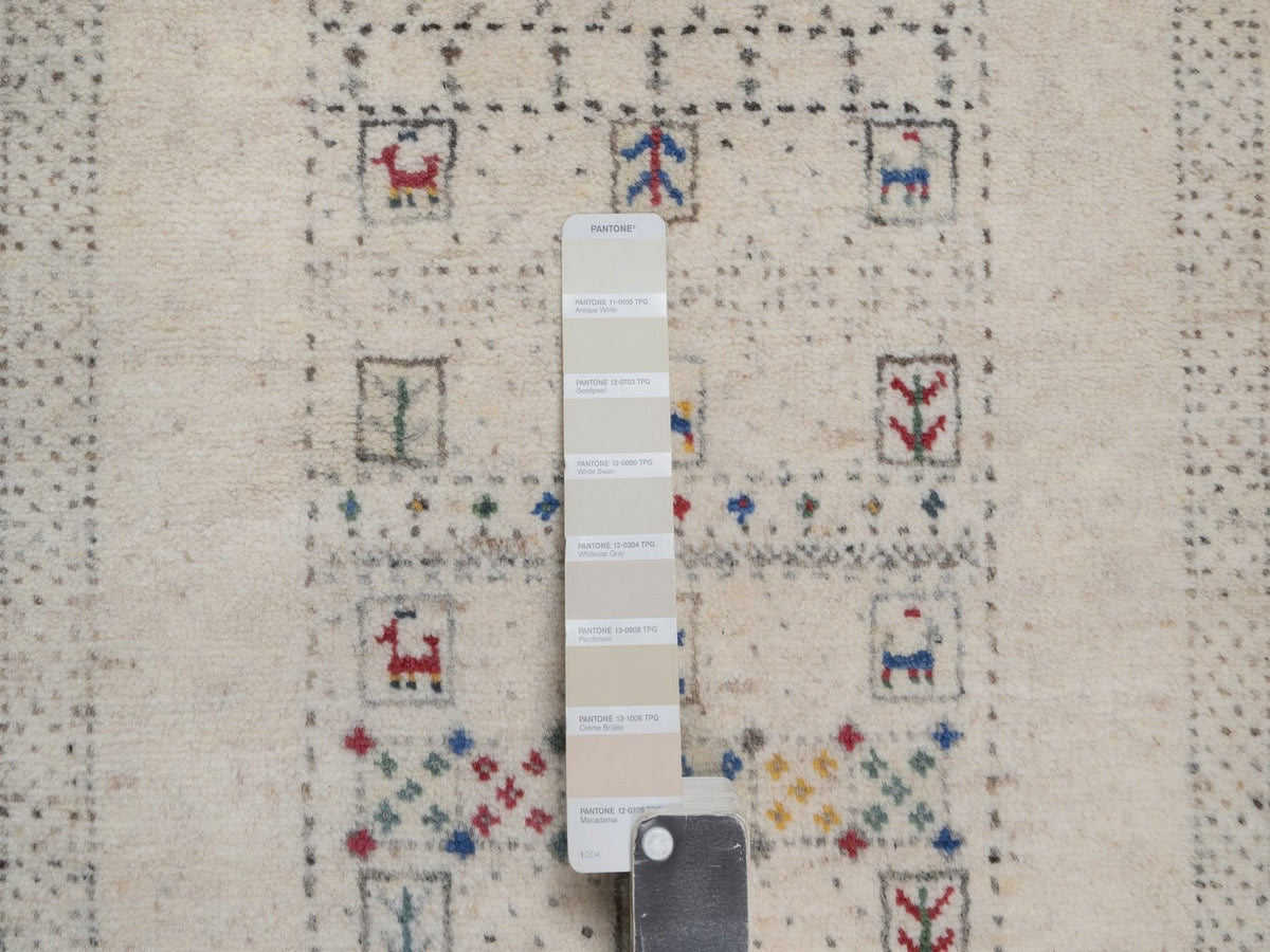 Gabbeh Modern / Contemporary hand-knotted wool rug in Ivory, 2' x 3', SKU O092635 (view 4)