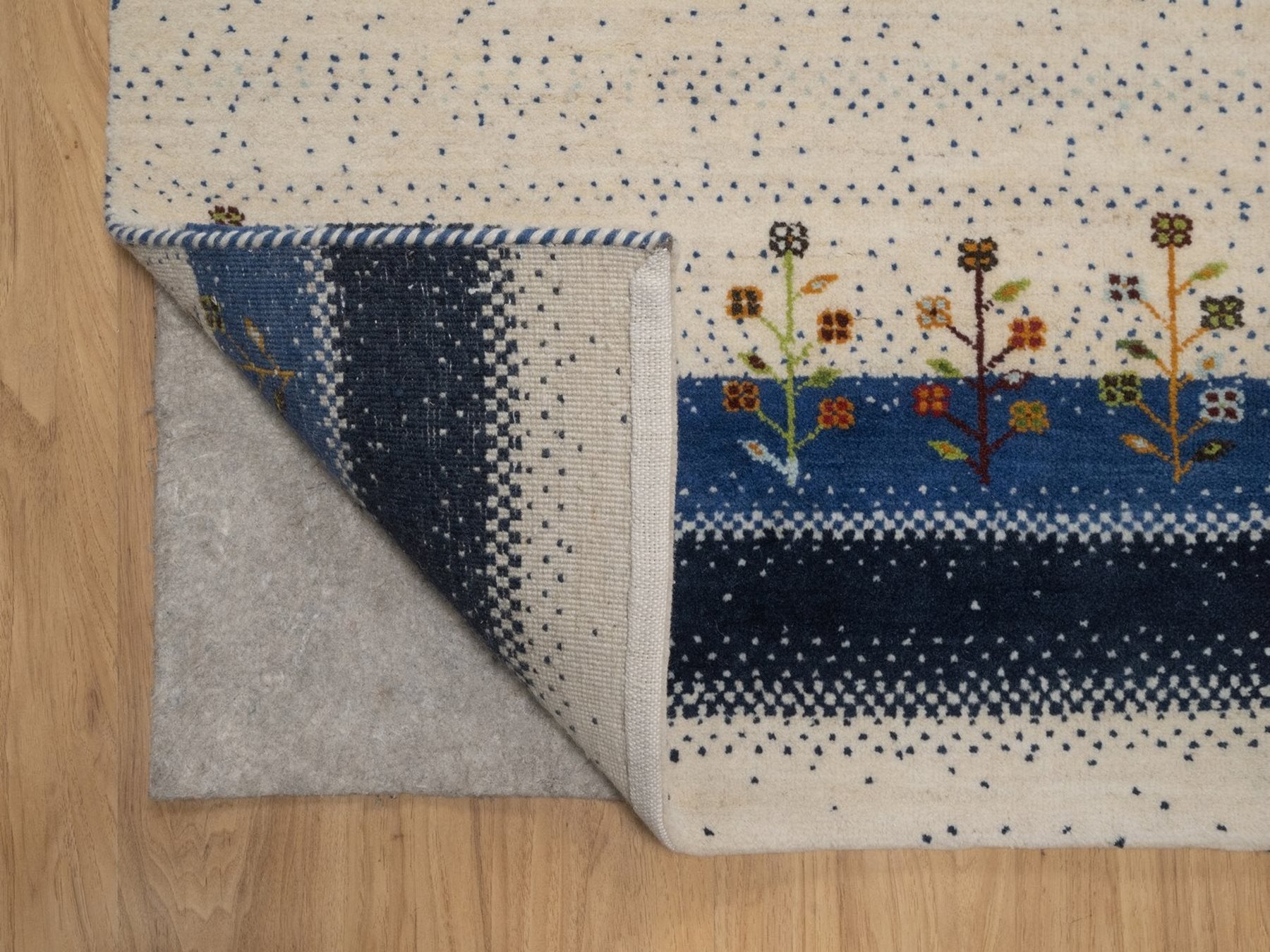 Gabbeh Modern / Contemporary hand-knotted wool runner in Ivory, 2'6" x 8'5", SKU O092641 (view 3)