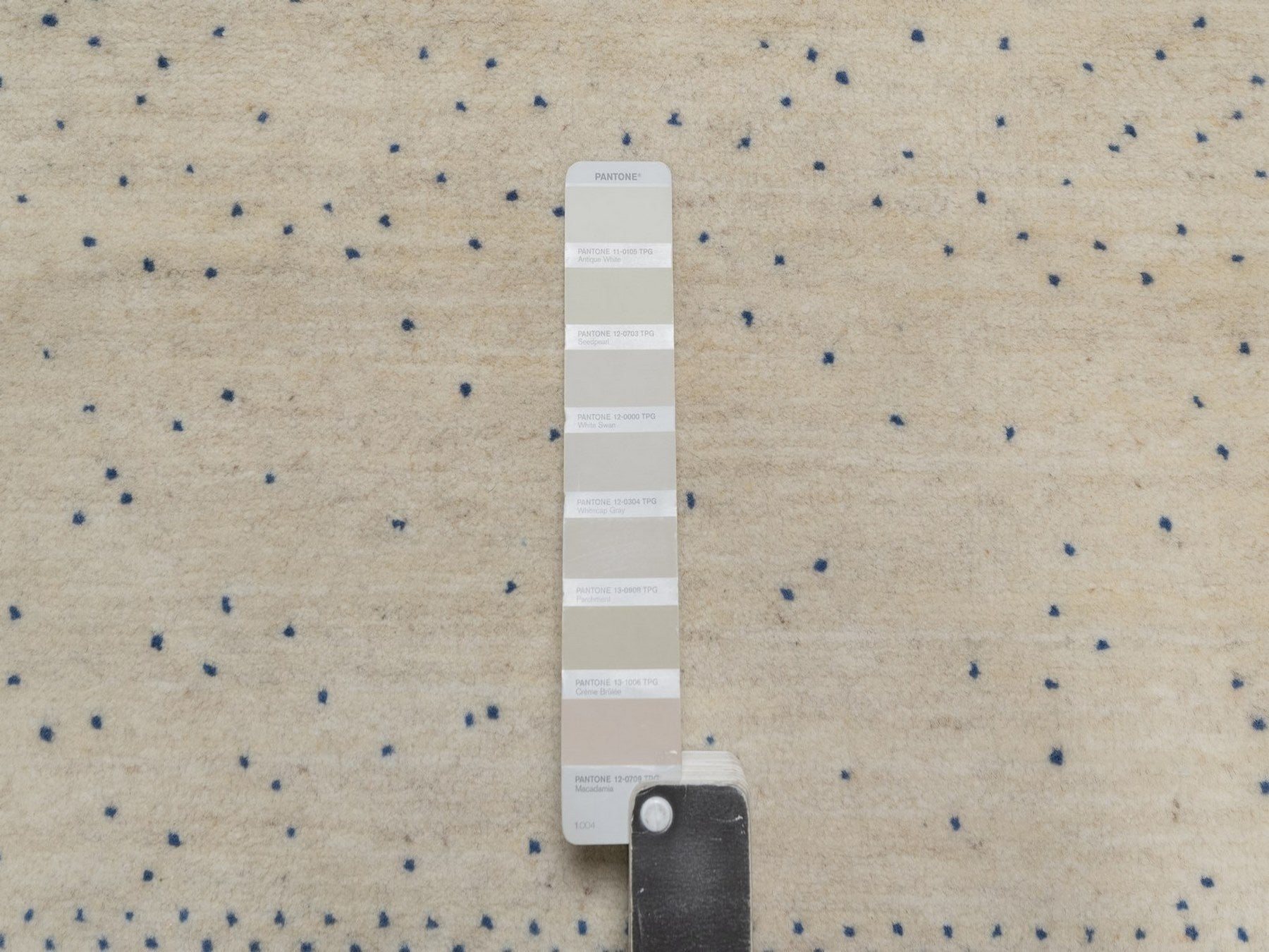 Gabbeh Modern / Contemporary hand-knotted wool runner in Ivory, 2'6" x 8'5", SKU O092641 (view 4)