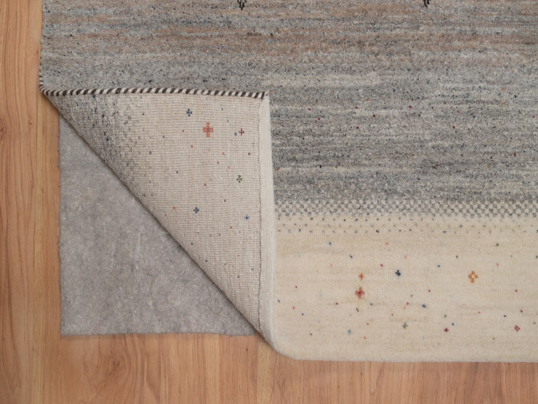 Gabbeh Modern / Contemporary hand-knotted wool rug in Ivory, 8'2" x 10'3", SKU O092647 (view 4)