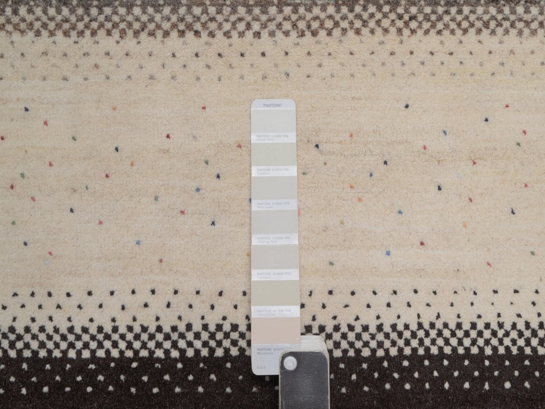 Gabbeh Modern / Contemporary hand-knotted wool rug in Ivory, 8'2" x 10'3", SKU O092647 (view 7)