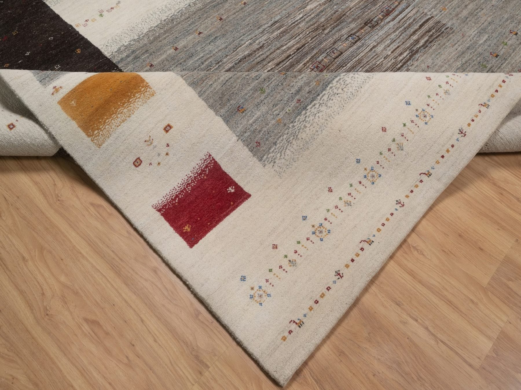 Gabbeh Modern / Contemporary hand-knotted wool rug in Ivory, 8'8" x 11'9", SKU O092653 (view 6)